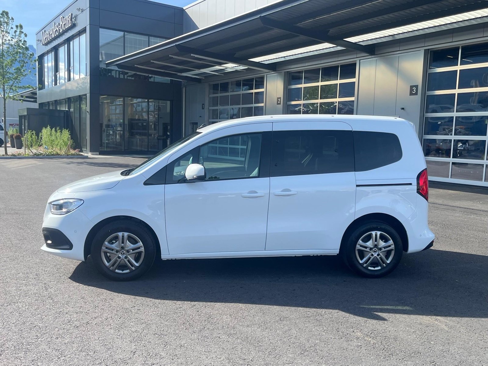 MERCEDES-BENZ 180 d Style Van S, Diesel, New car, Automatic - 4