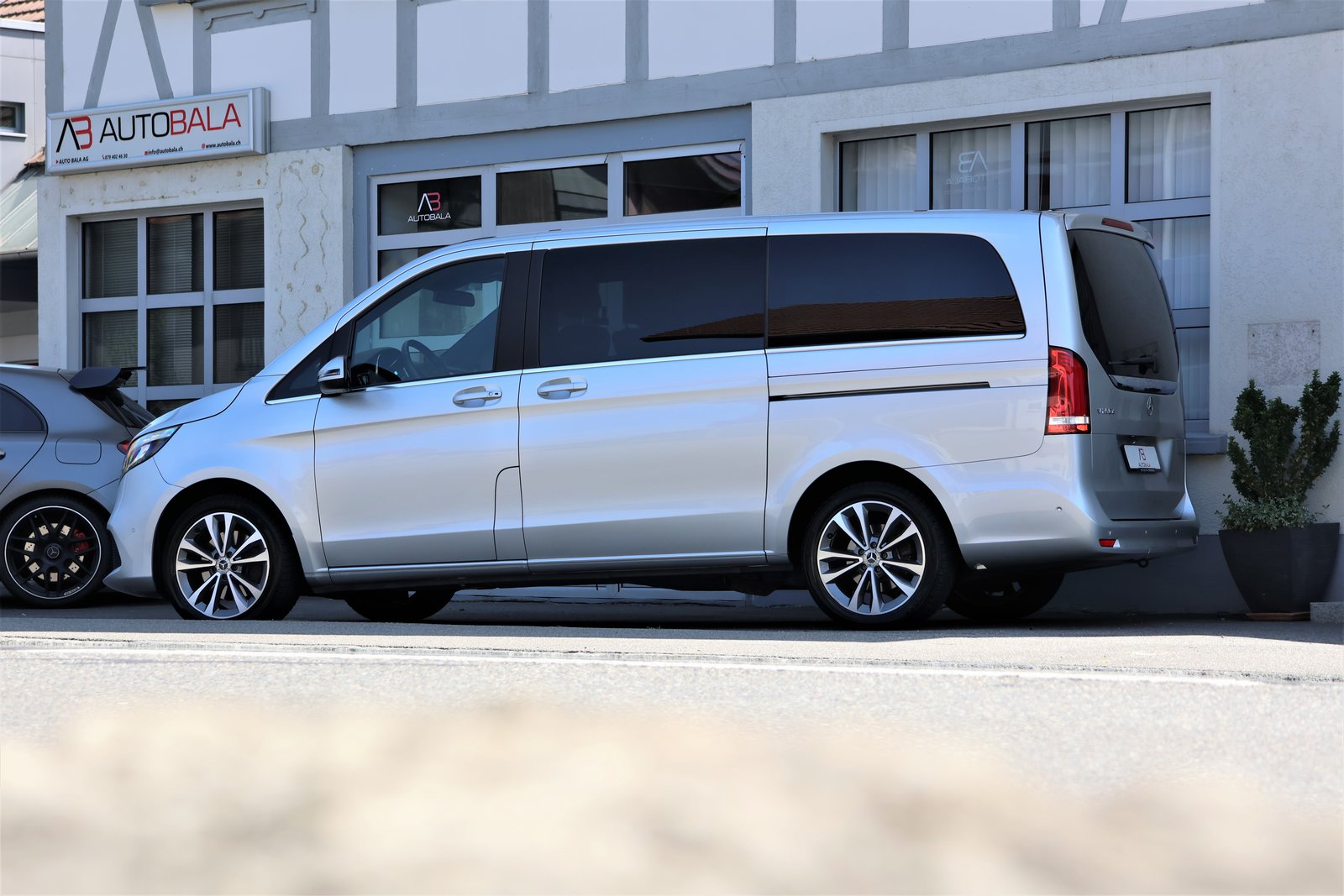 MERCEDES-BENZ V 250 d lang Avantgarde 9G-Tronic (CH) 7Plätz, Diesel, Second hand / Used, Automatic - 4