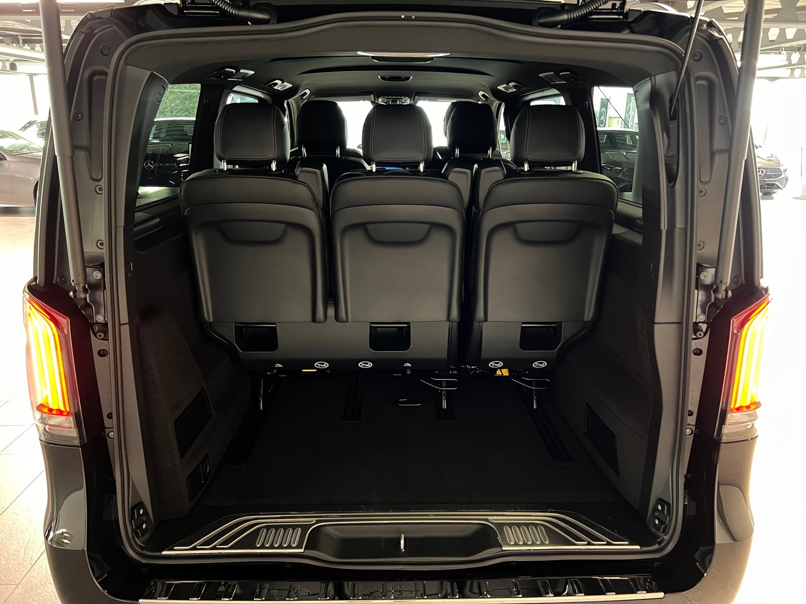 MERCEDES-BENZ V 300 d lang Swiss Edition 9G-Tronic, Diesel, Auto nuove, Automatico - 7