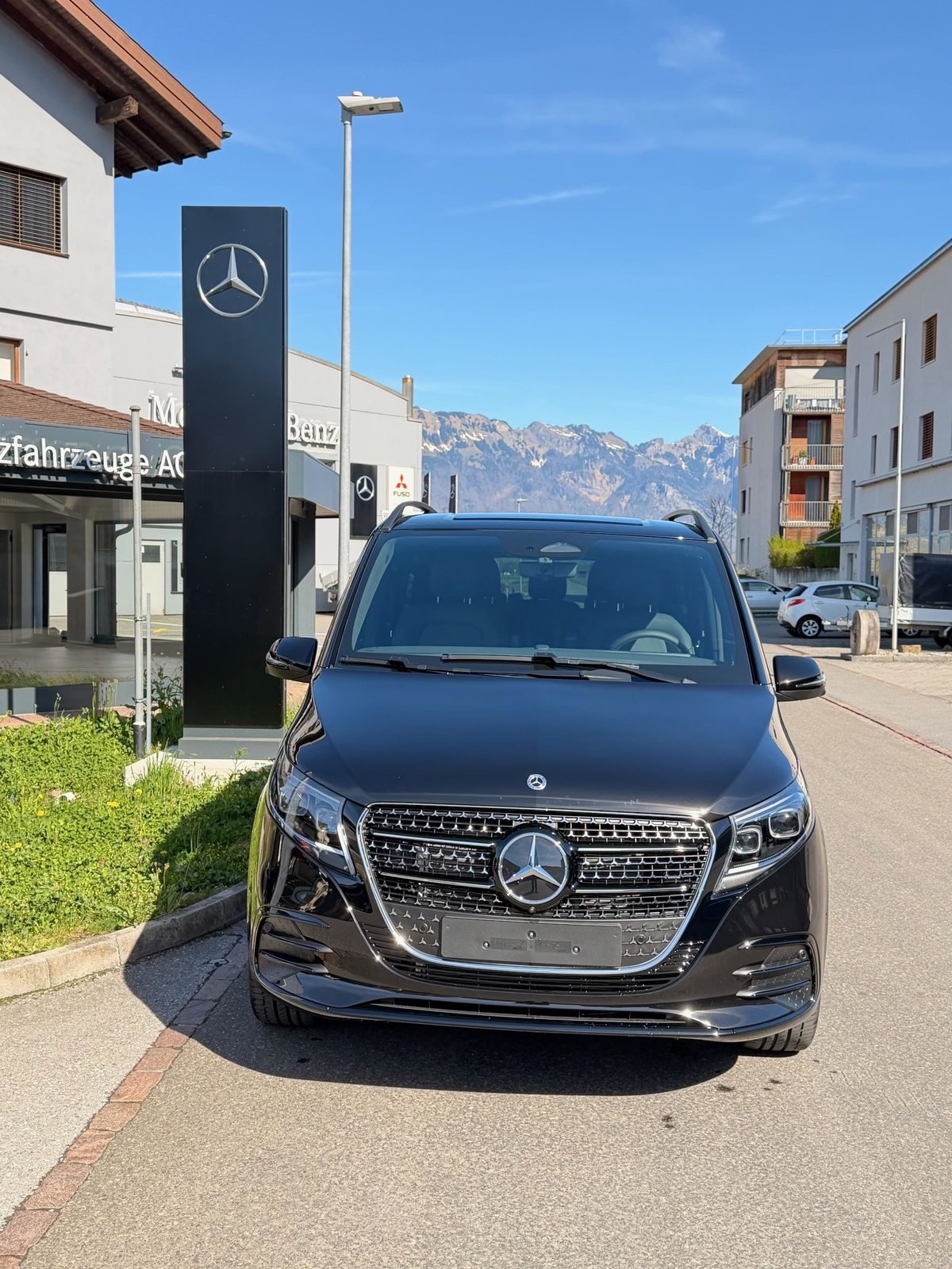 MERCEDES-BENZ V 300 d Swiss Ed. lang 4matic Van, Diesel, New car, Automatic - 2