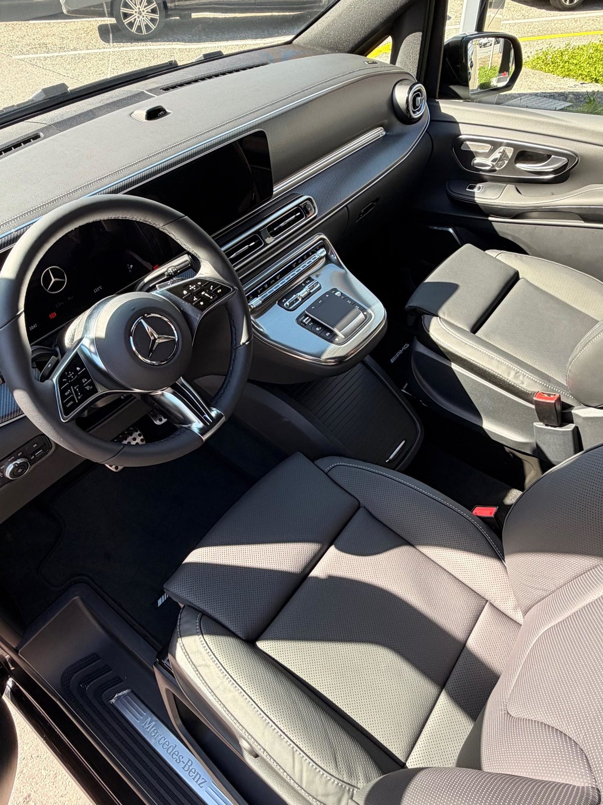 MERCEDES-BENZ V 300 d Swiss Ed. lang 4matic Van, Diesel, New car, Automatic - 3