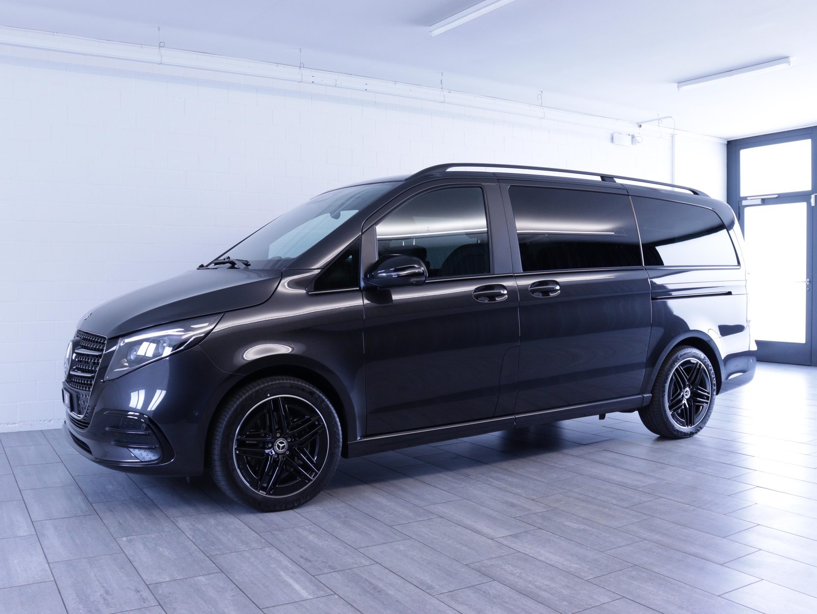 MERCEDES-BENZ V 300 d Swiss Ed. lang 4matic Van, Diesel, New car, Automatic - 2