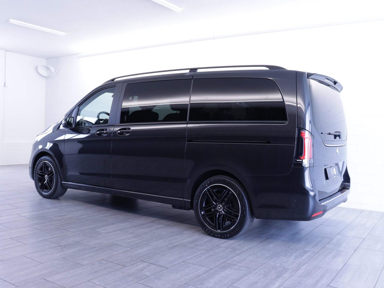 MERCEDES-BENZ V 300 d Swiss Ed. lang 4matic Van, Diesel, New car, Automatic - 3