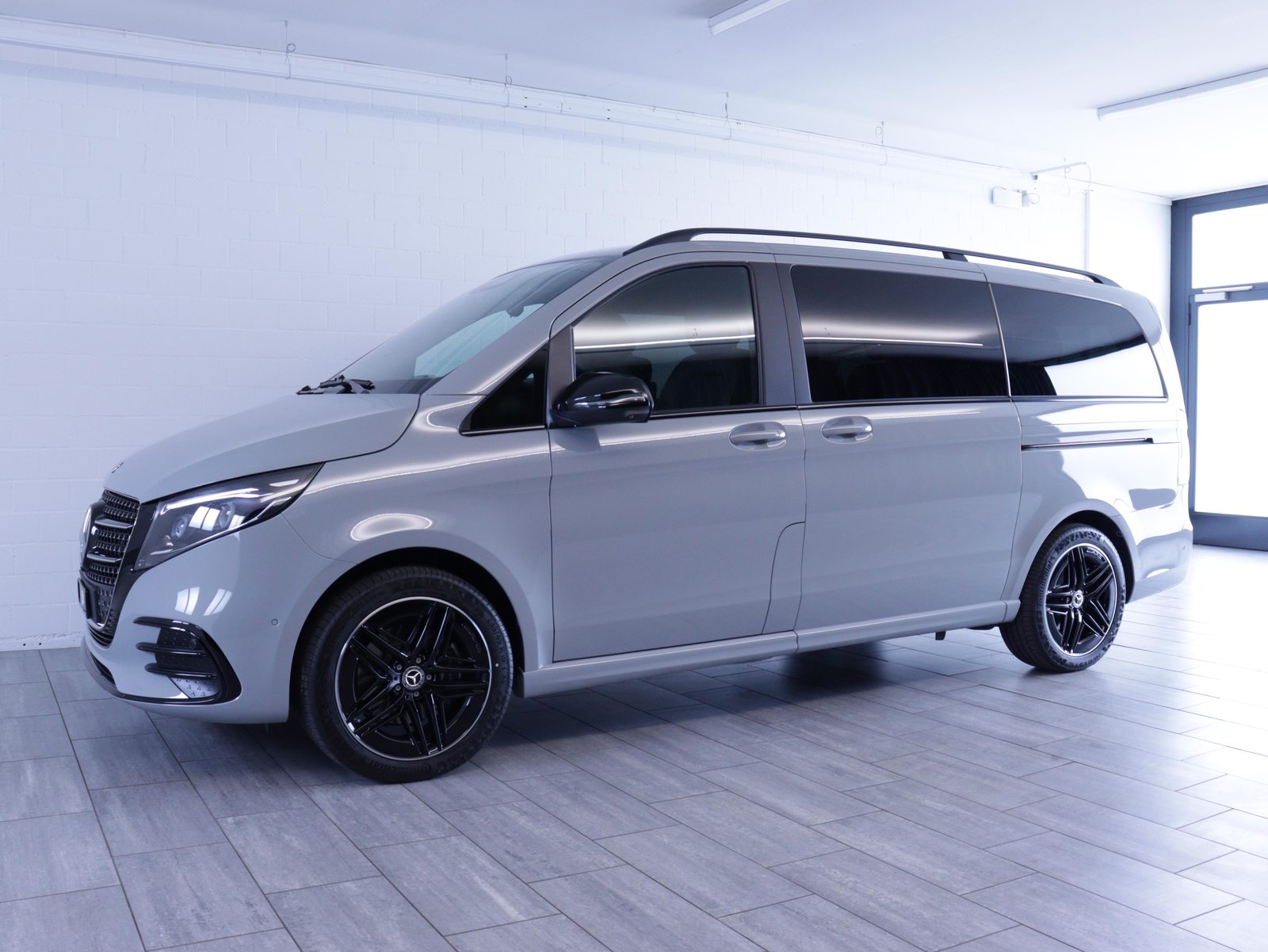 MERCEDES-BENZ V 300 d Swiss Ed. lang 4matic Van, Diesel, New car, Automatic - 2