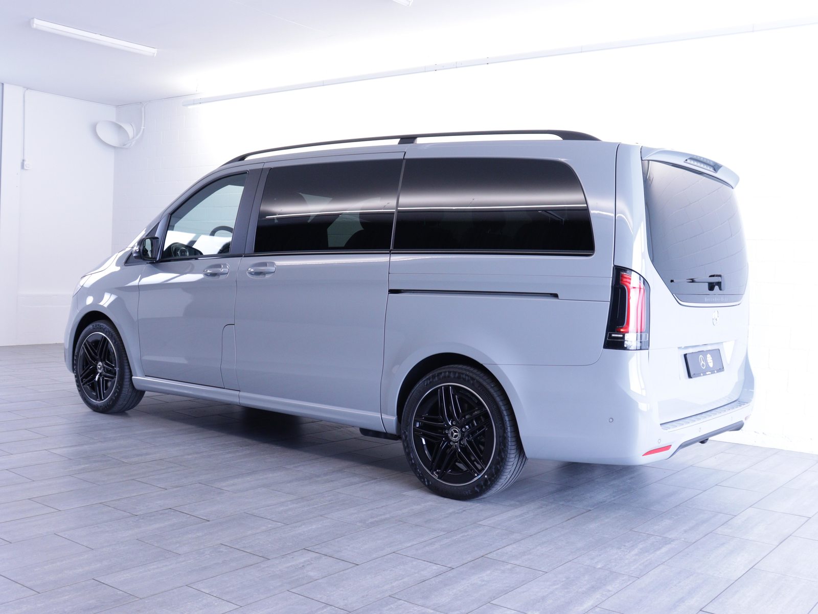 MERCEDES-BENZ V 300 d Swiss Ed. lang 4matic Van, Diesel, New car, Automatic - 3
