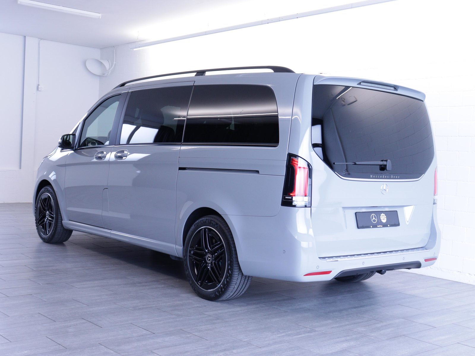 MERCEDES-BENZ V 300 d Swiss Ed. lang 4matic Van, Diesel, New car, Automatic - 4