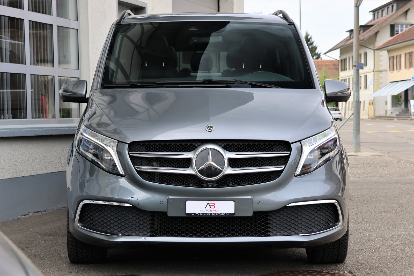 MERCEDES-BENZ V 300 d lang Swiss Edition 4Matic 9G-Tronic (C, Diesel, Second hand / Used, Automatic - 2