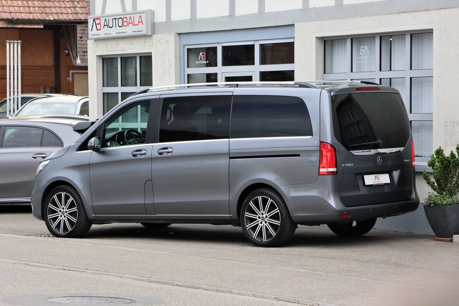 MERCEDES-BENZ V 300 d lang Swiss Edition 4Matic 9G-Tronic (C, Diesel, Second hand / Used, Automatic - 5