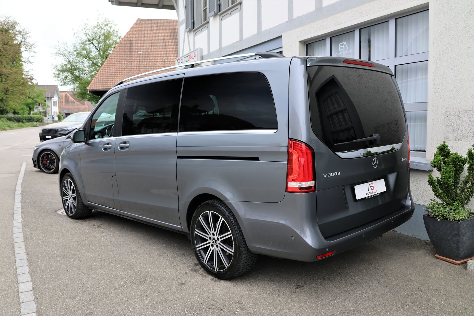 MERCEDES-BENZ V 300 d lang Swiss Edition 4Matic 9G-Tronic (C, Diesel, Second hand / Used, Automatic - 7