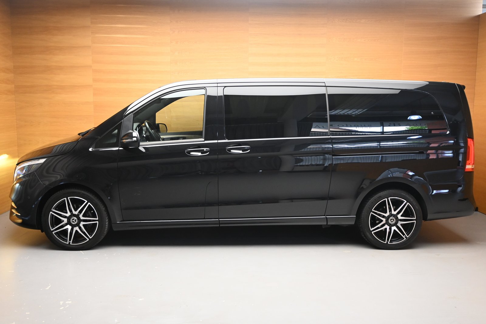 MERCEDES-BENZ V 300 d extralang AMG-Line 4Matic 9G-Tronic, Diesel, Second hand / Used, Automatic - 3