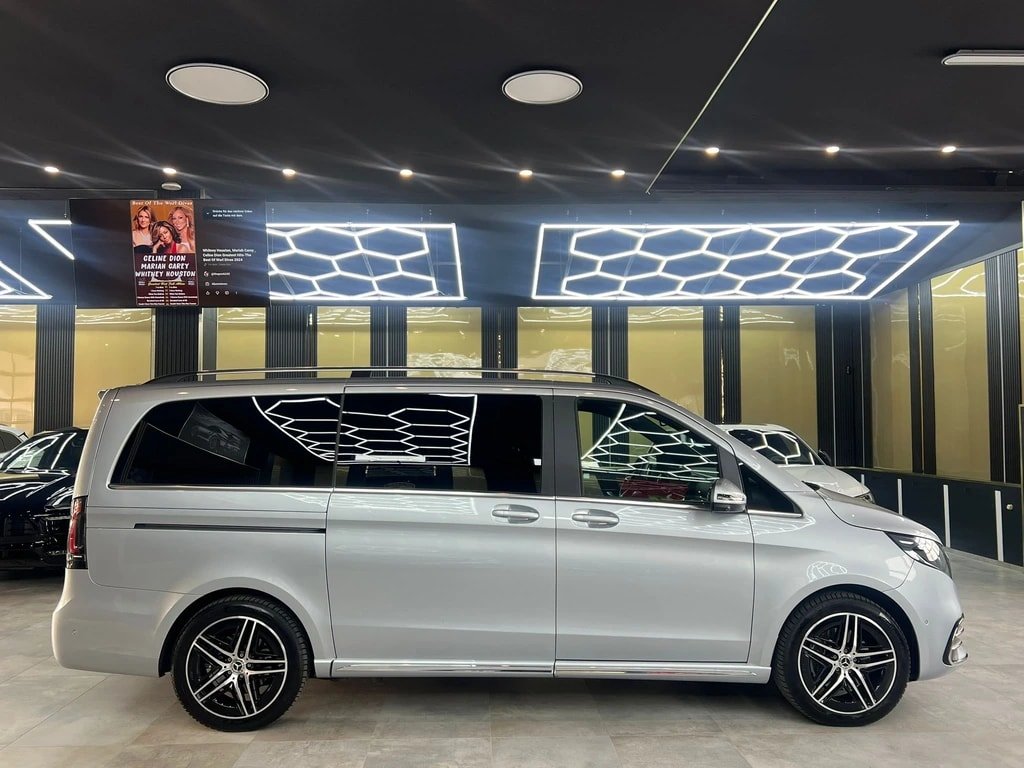 MERCEDES-BENZ V 300 d lang AMG Line Avantgarde 4Matic 9G-Tro, Diesel, Second hand / Used, Automatic - 4