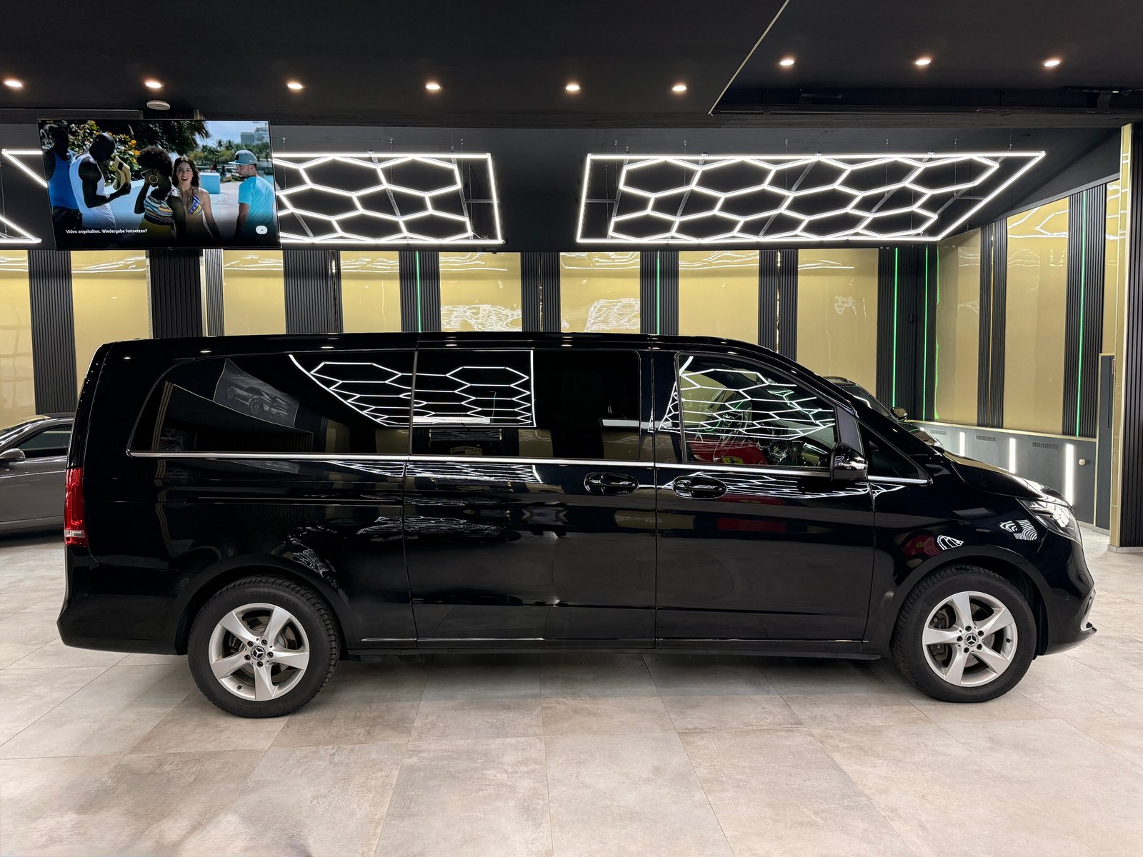 MERCEDES-BENZ V 300 d Extralang Avantgarde 4Matic 9G-Tronic, Diesel, Second hand / Used, Automatic - 4