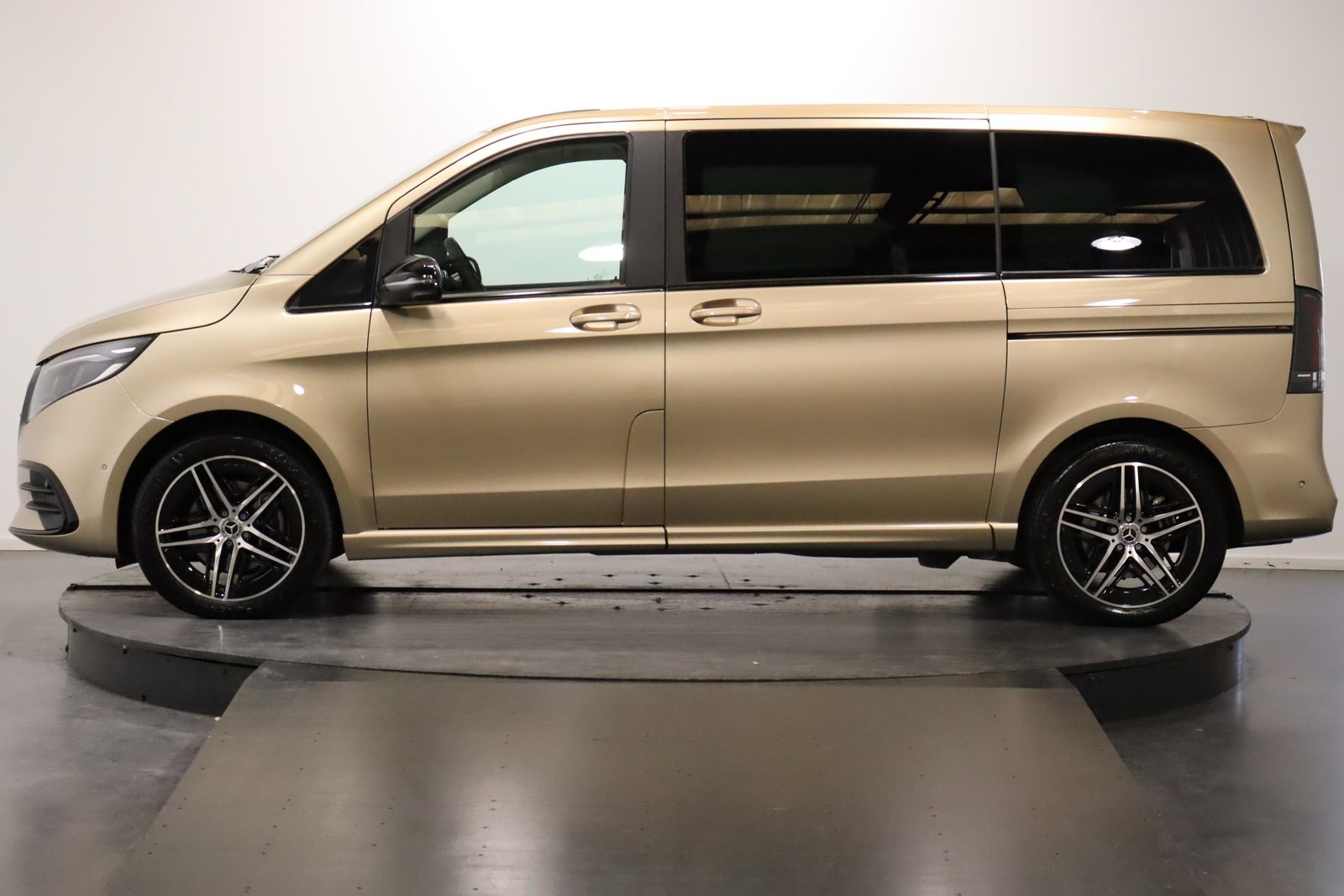 MERCEDES-BENZ V 300 d Avantgarde kurz Van, Diesel, Occasion / Gebraucht, Automatik - 2