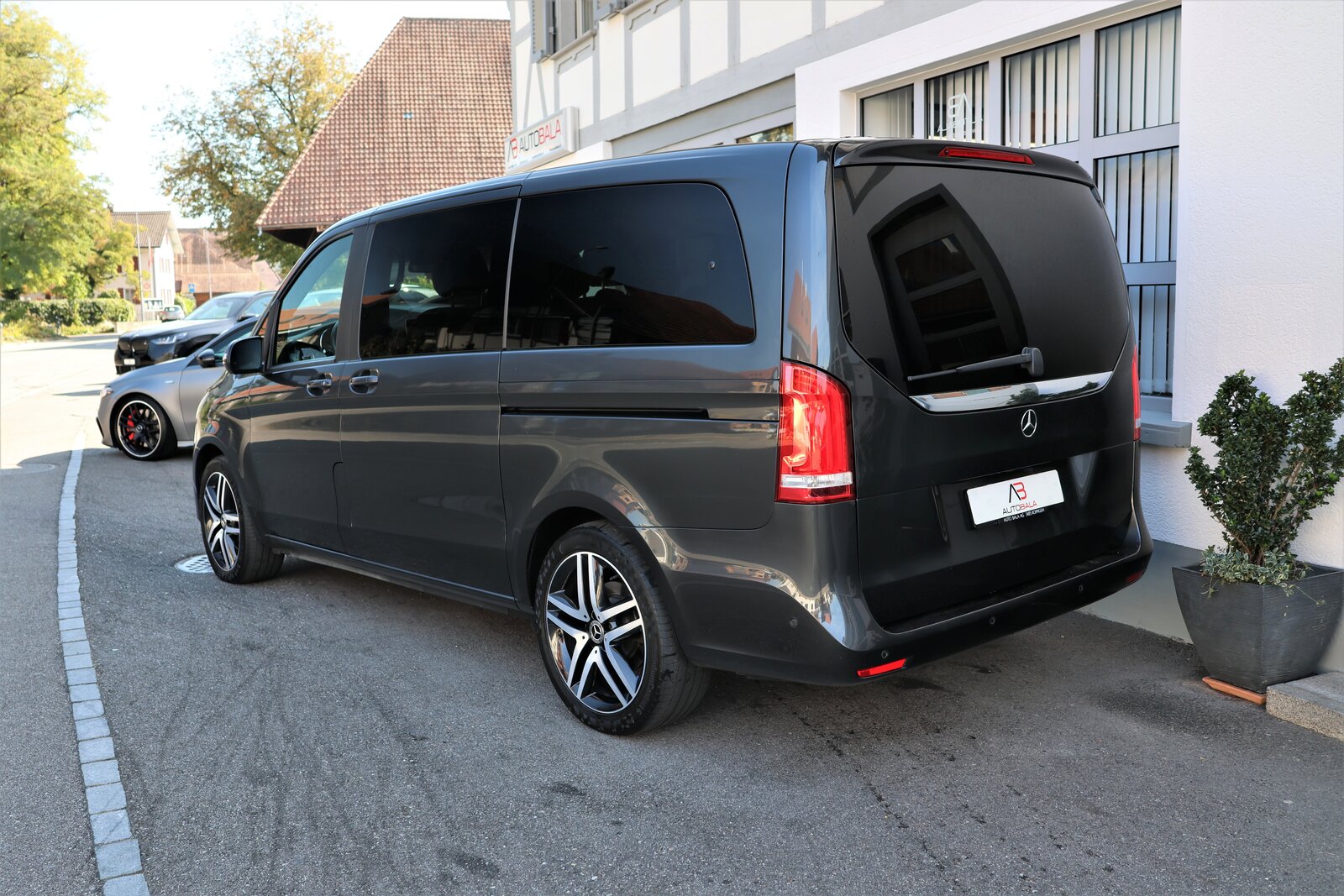 MERCEDES-BENZ V 300 d lang Avantgarde 4Matic 9G-Tronic (CH) 7Plätzer + 2, Diesel, Second hand / Used, Automatic - 6