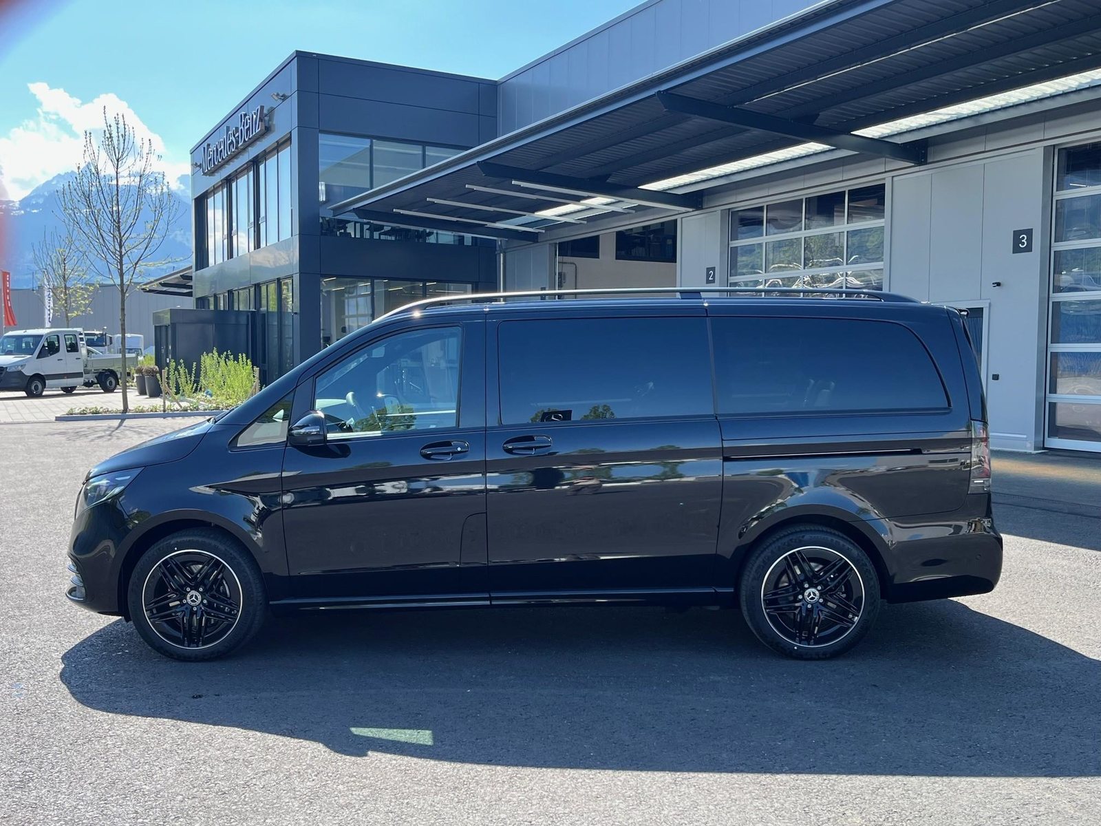 MERCEDES-BENZ V 300 d Swiss Ed. lang 4matic Van, Diesel, Ex-demonstrator, Automatic - 4