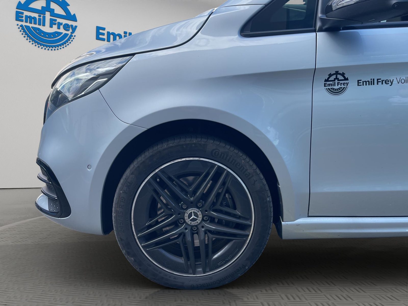 MERCEDES-BENZ V 300 d Exclusive lang Van, Diesel, Ex-demonstrator, Automatic - 4