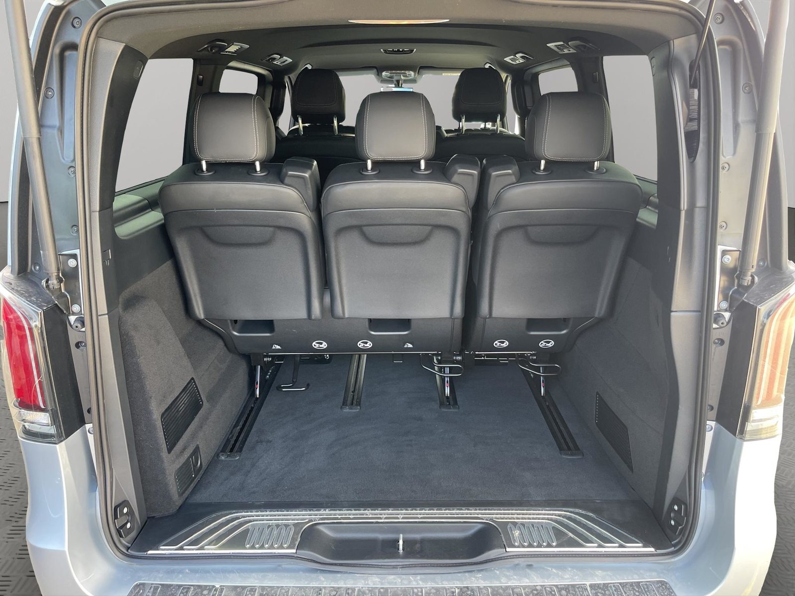 MERCEDES-BENZ V 300 d Exclusive lang Van, Diesel, Ex-demonstrator, Automatic - 5
