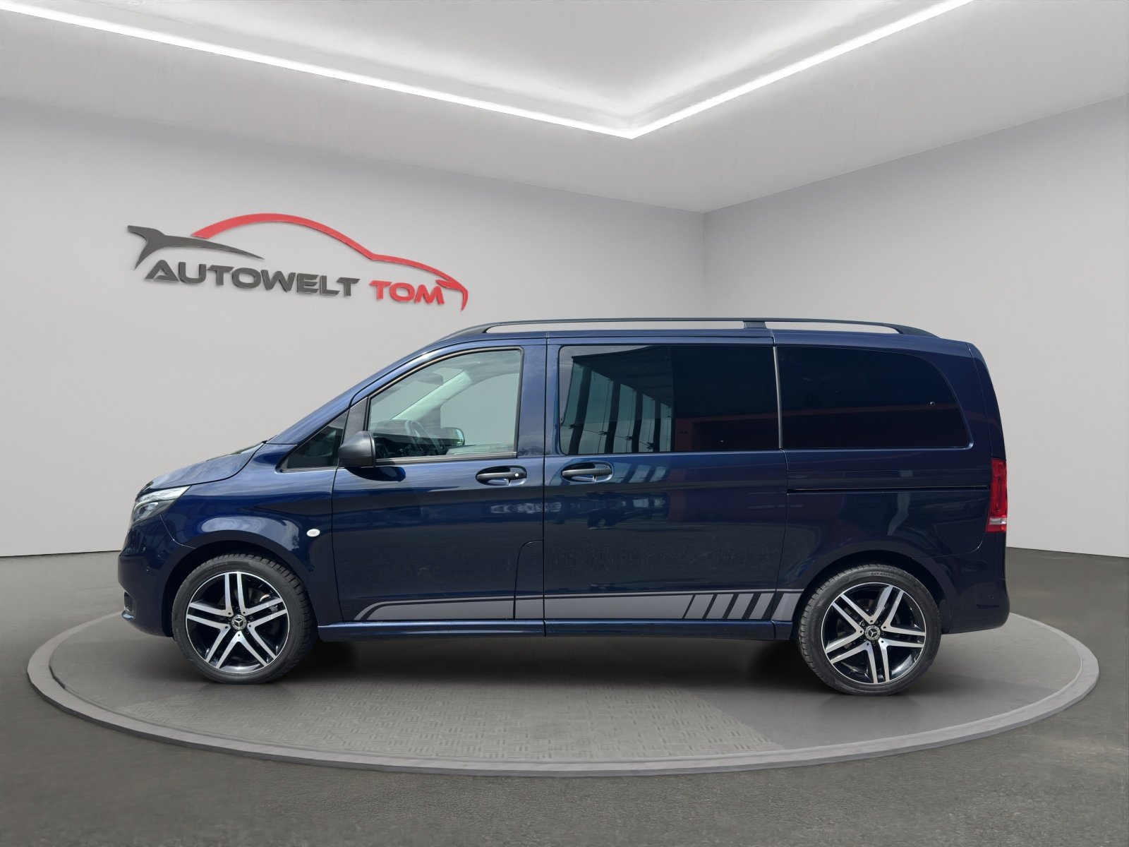 MERCEDES-BENZ Vito 124 CDI Select Tourer 4Matic 9G-Tronic, Diesel, Second hand / Used, Automatic - 2