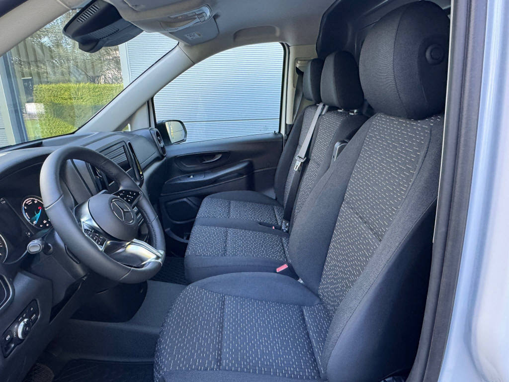 MERCEDES-BENZ eVito 129 Kasten Worker lang 90 kWh, Electric, Ex-demonstrator, Automatic - 7