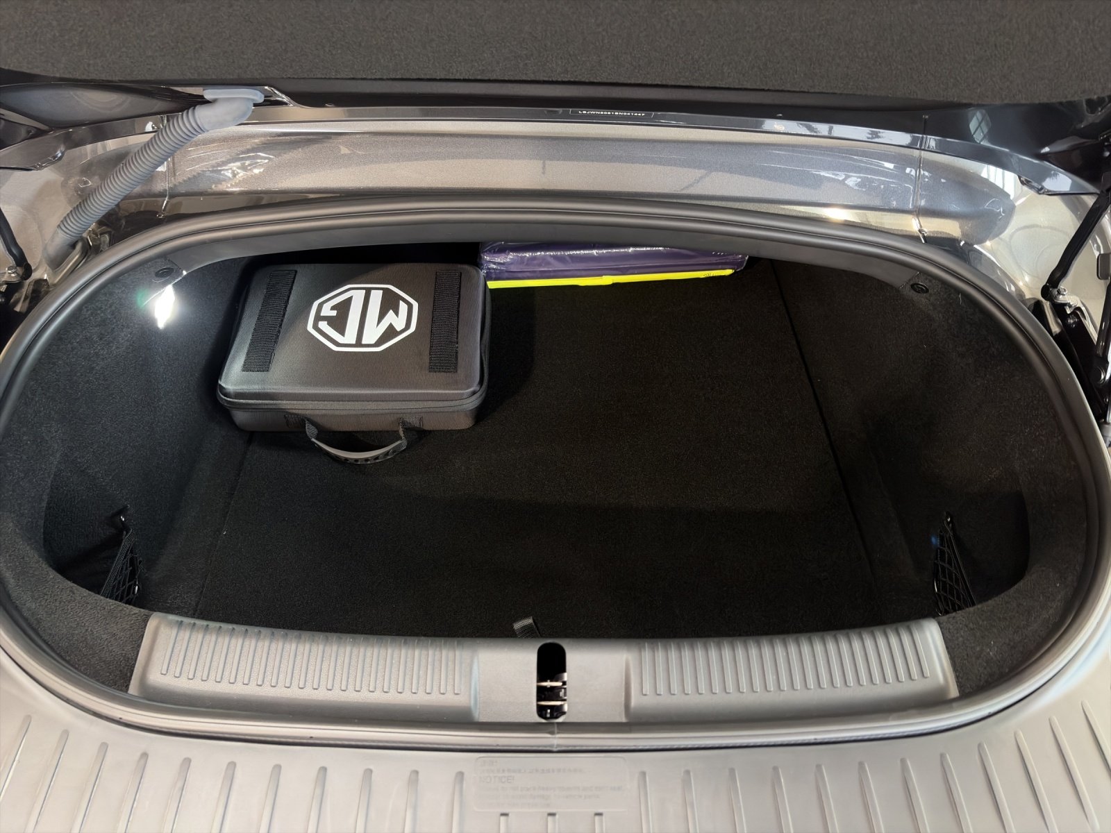 MG Cyberster 77kWh 4WD, Elektro, Vorführwagen, Automatik - 7