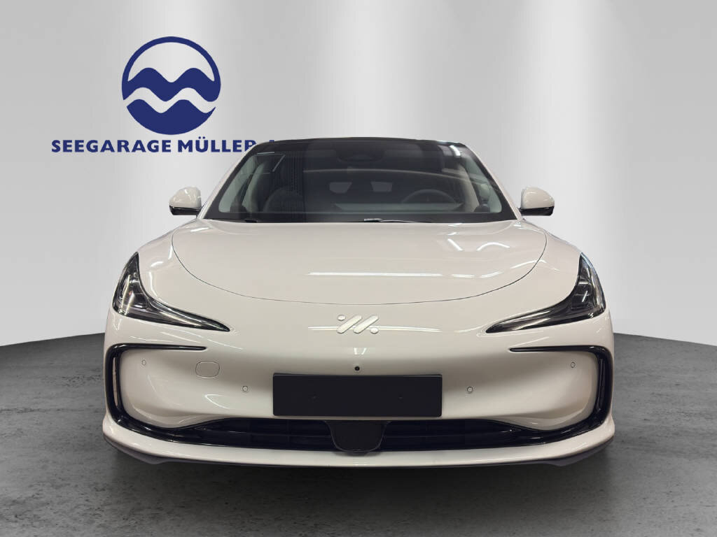 MG IM5 100 kWh Performance 20 4WD, Electric, Ex-demonstrator, Automatic - 2