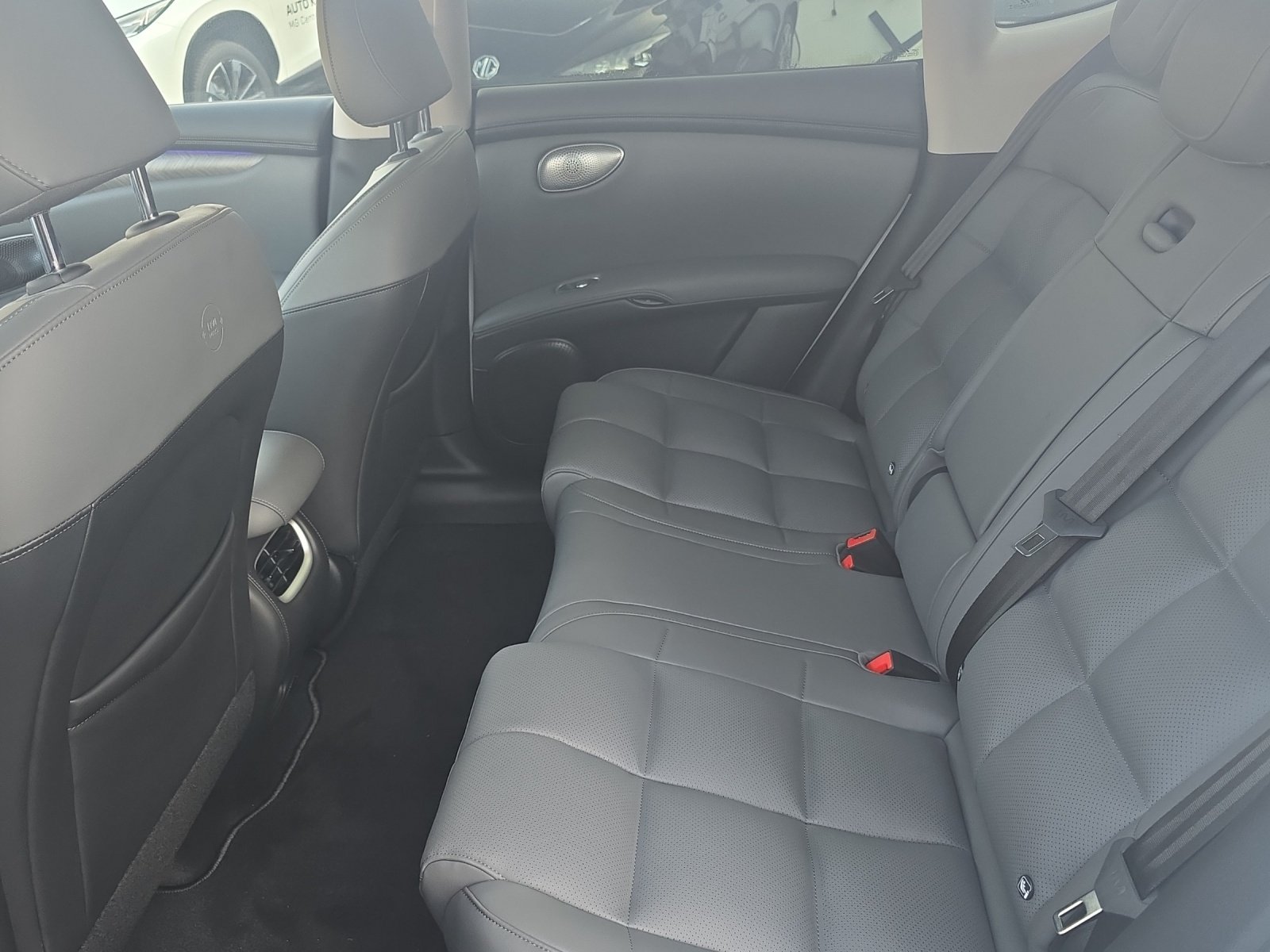 MG IM6 100 kWh Performance 21 4WD, Electric, New car, Automatic - 5