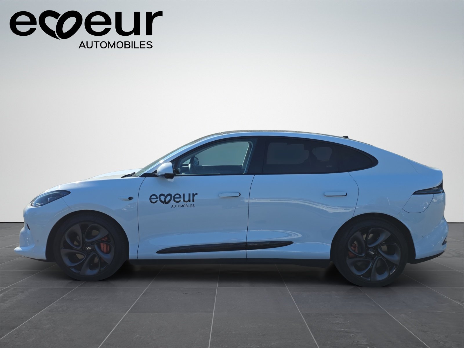 MG IM6 100 kWh Performance 21 4WD, Elektro, Neuwagen, Automatik - 3