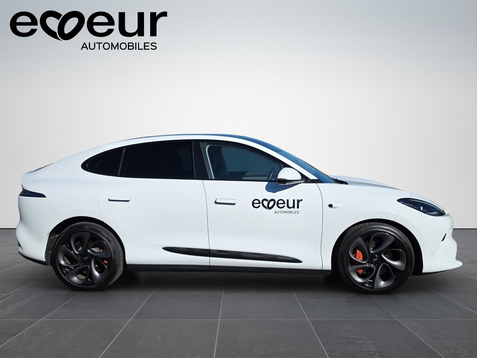 MG IM6 100 kWh Performance 21 4WD, Elektro, Neuwagen, Automatik - 7