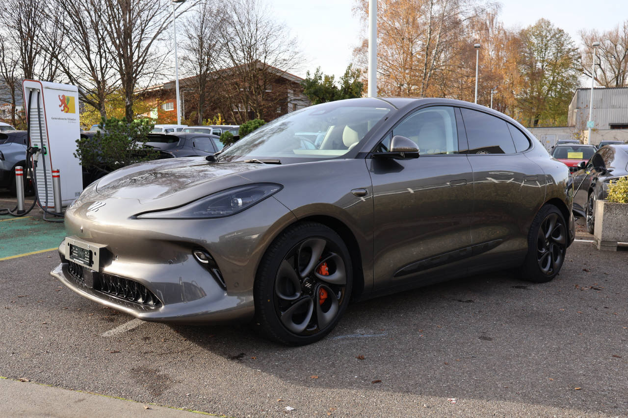 MG IM6 100 kWh Performance 21 4WD, Electric, Ex-demonstrator, Automatic - 6