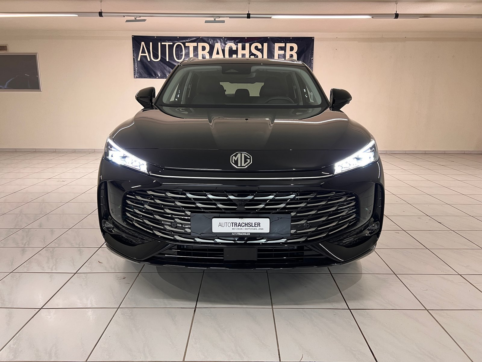 MG HS 1.5 T HEV Luxury, Benzin, Neuwagen, Automatik - 2