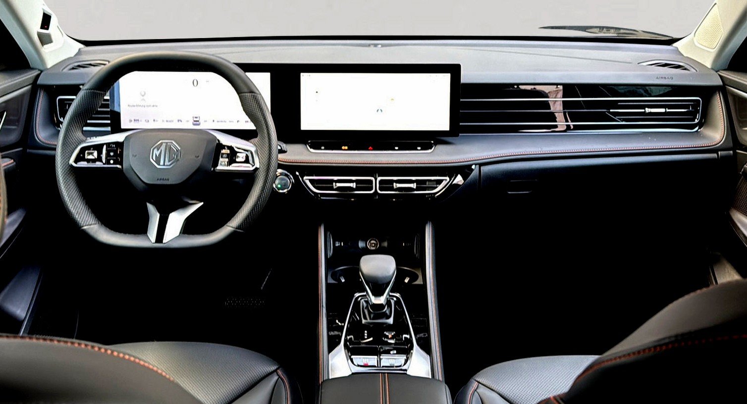 MG HS 1.5 T PHEV Luxury, Plug-in-Hybrid Benzina/Elettrica, Auto nuove, Automatico - 2