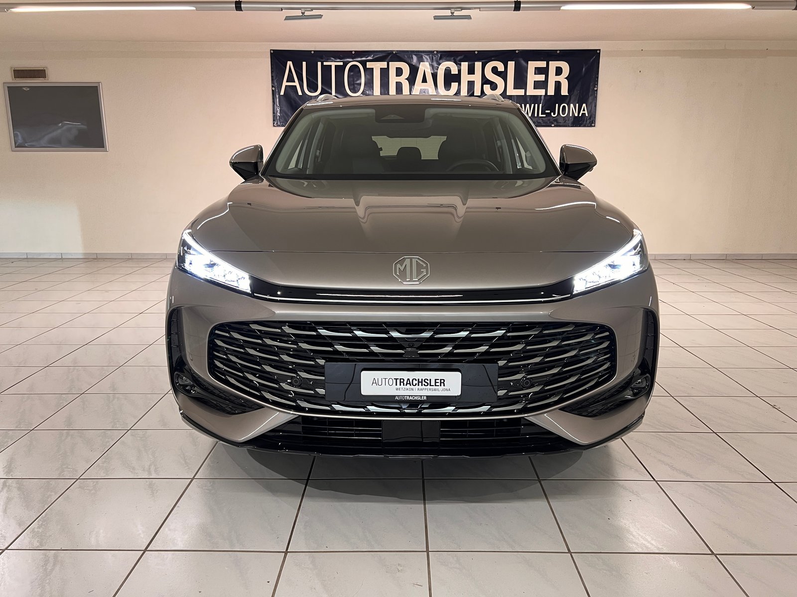 MG HS 1.5 T PHEV Luxury, Plug-in-Hybrid Petrol/Electric, New car, Automatic - 2