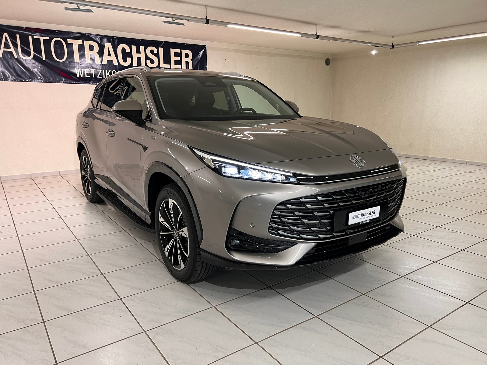 MG HS 1.5 T PHEV Luxury, Plug-in-Hybrid Petrol/Electric, New car, Automatic - 4