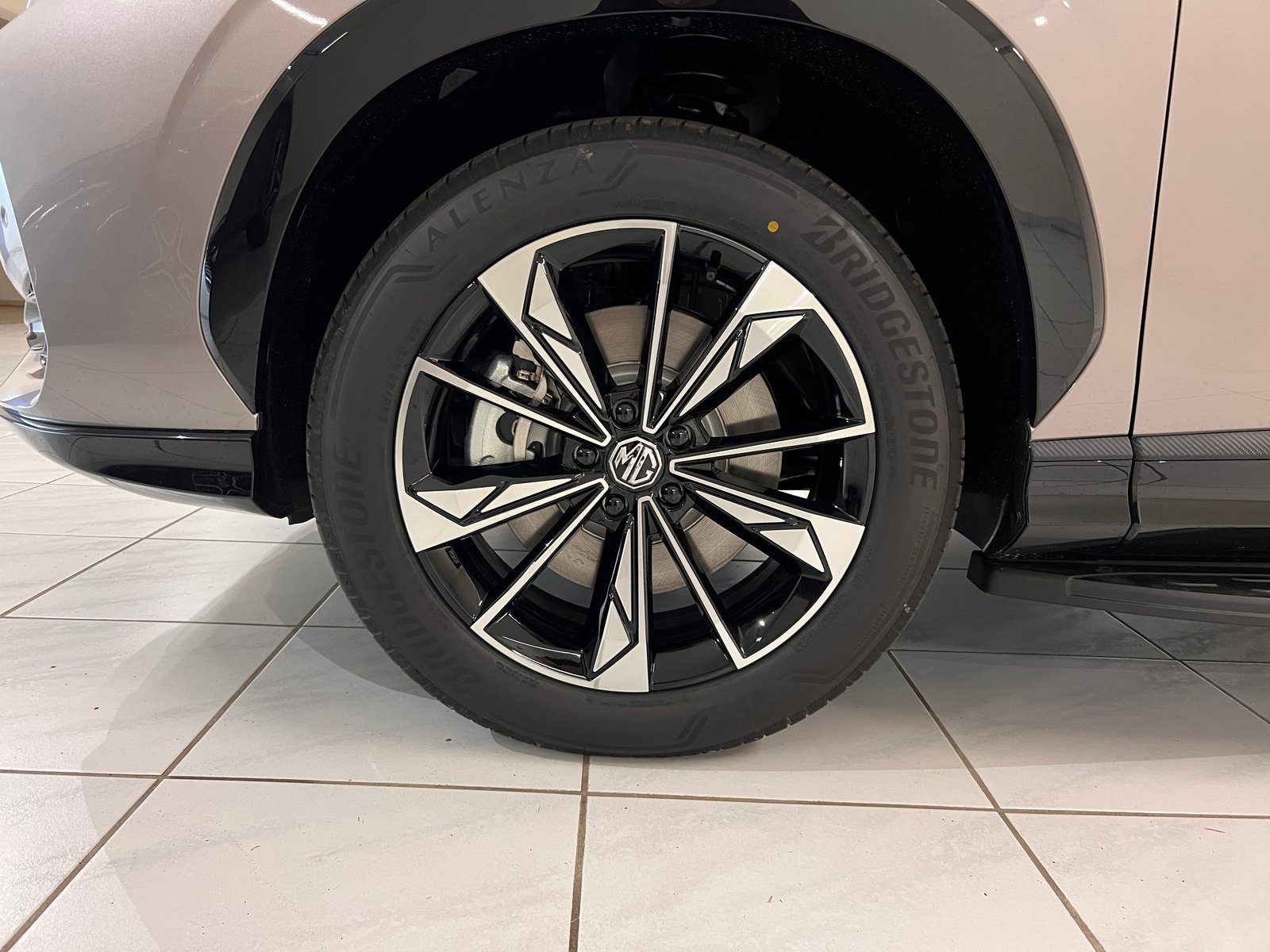 MG HS 1.5 T PHEV Luxury, Plug-in-Hybrid Petrol/Electric, New car, Automatic - 6