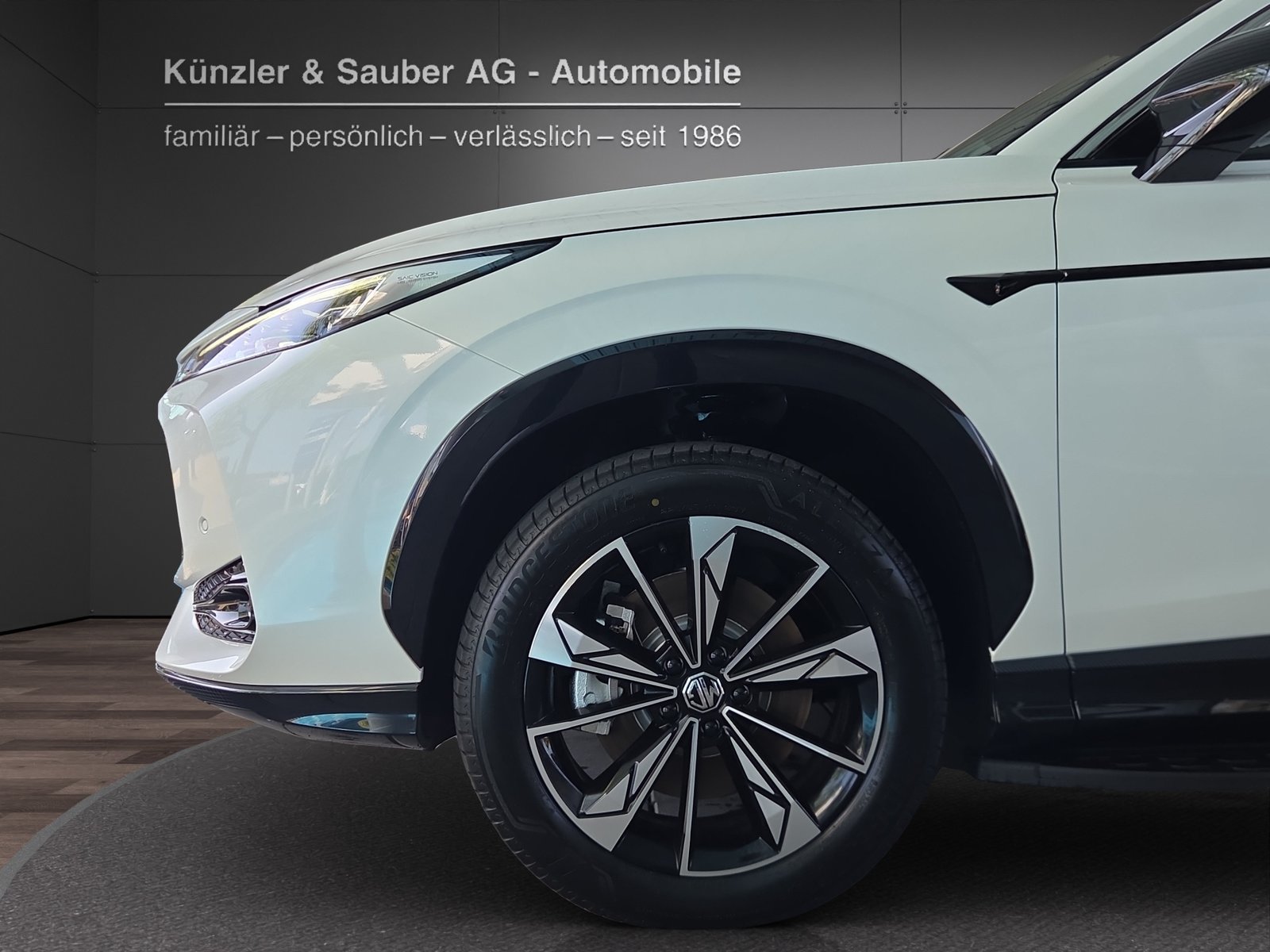 MG HS 1.5 T PHEV Luxury, Plug-in-Hybrid Petrol/Electric, New car, Automatic - 3