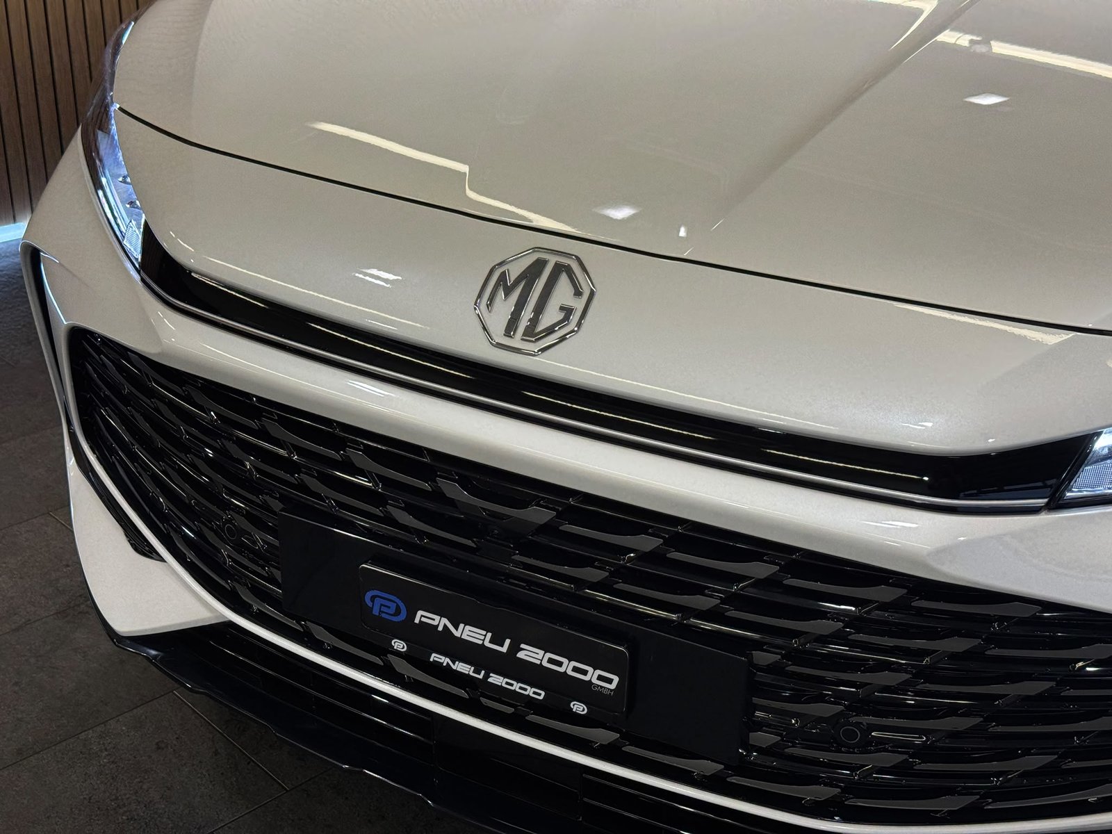 MG HS 1.5 T PHEV Luxury, Plug-in-Hybrid Benzin/Elektro, Neuwagen, Automatik - 3