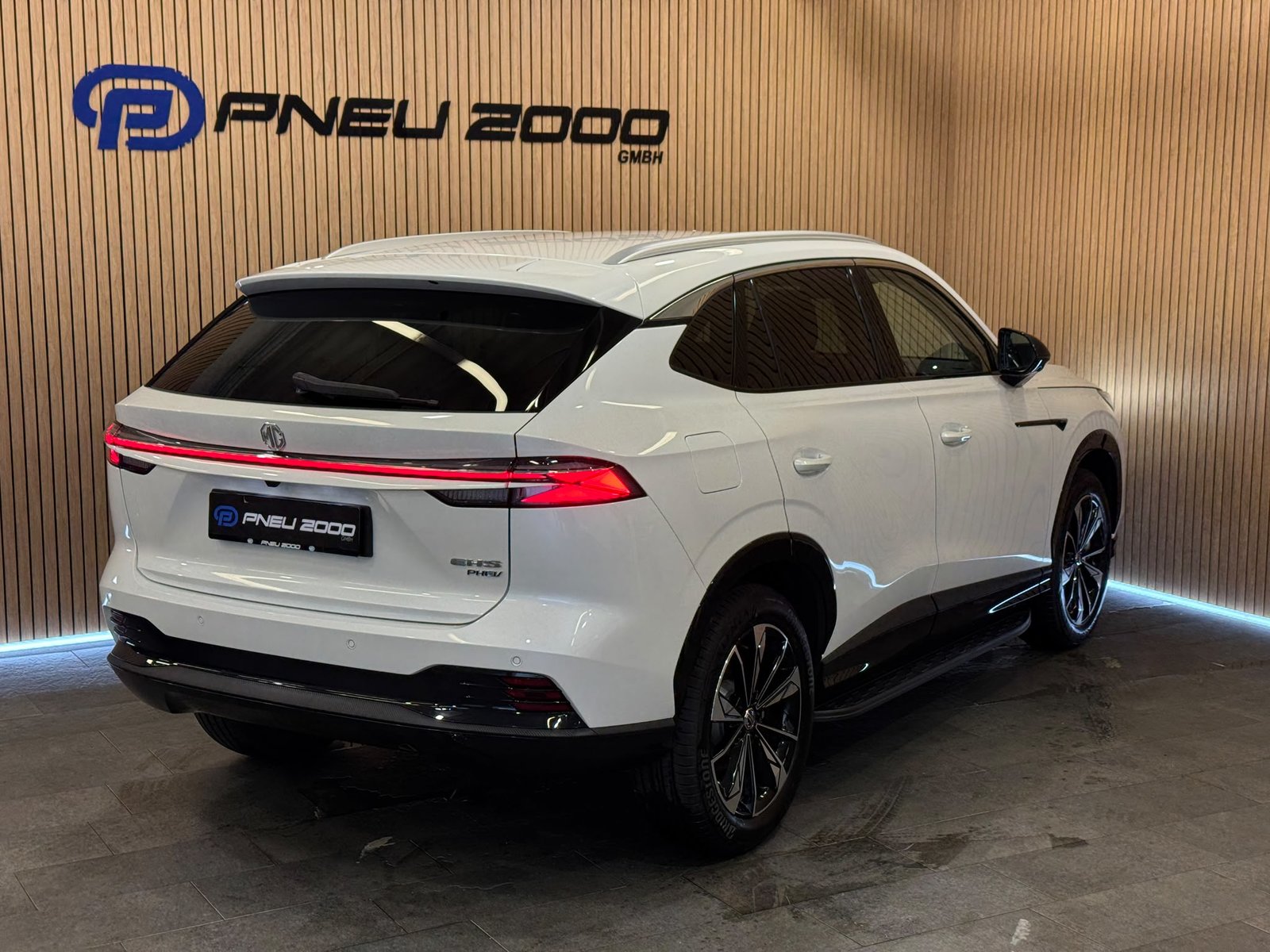 MG HS 1.5 T PHEV Luxury, Plug-in-Hybrid Benzin/Elektro, Neuwagen, Automatik - 6