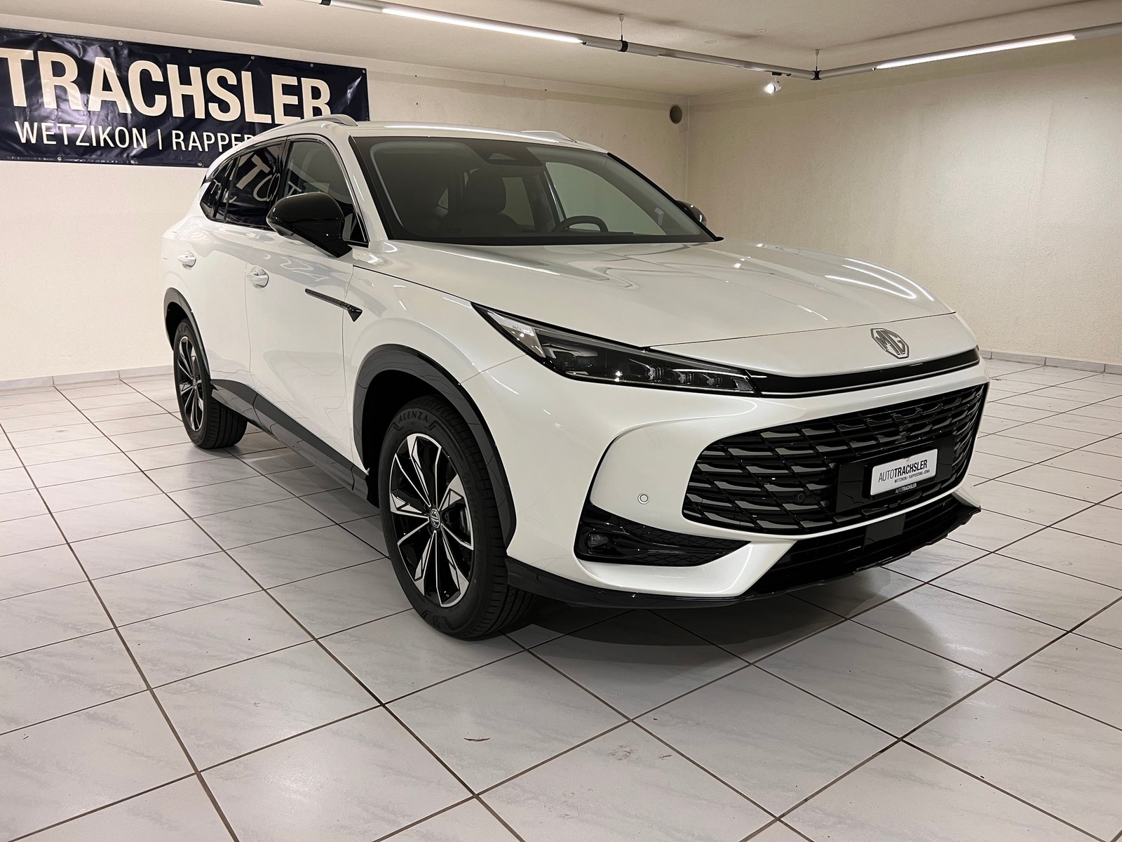 MG HS 1.5 T HEV Luxury, Petrol, Ex-demonstrator, Automatic - 3