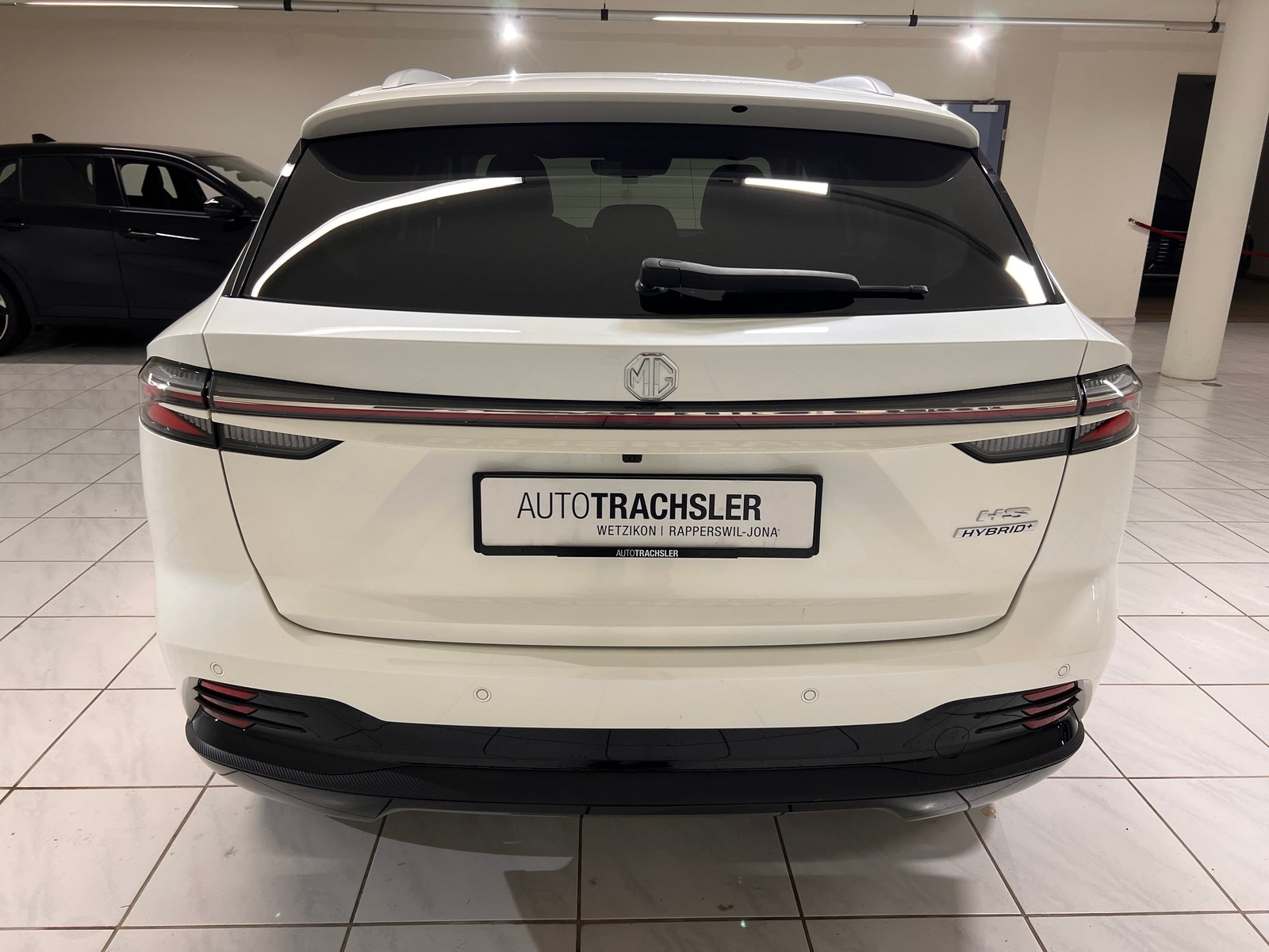 MG HS 1.5 T HEV Luxury, Petrol, Ex-demonstrator, Automatic - 5