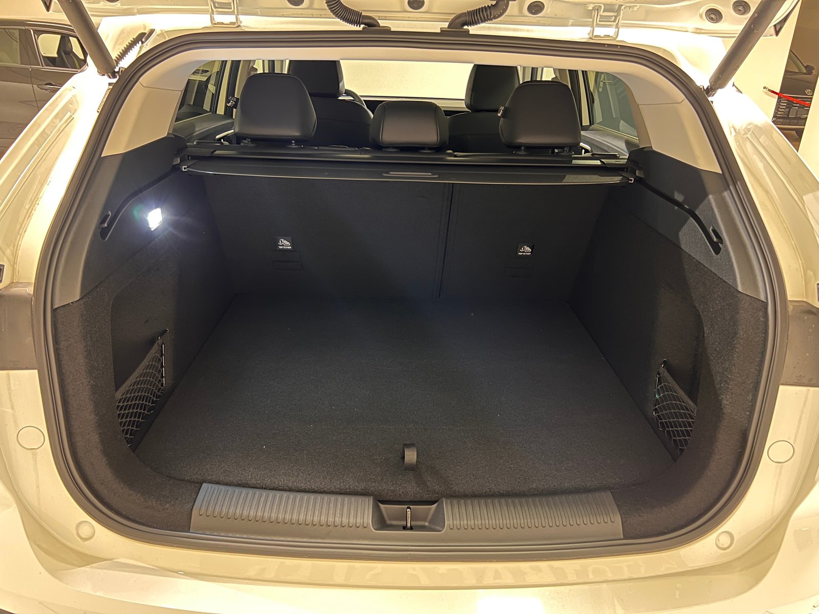 MG HS 1.5 T HEV Luxury, Petrol, Ex-demonstrator, Automatic - 6