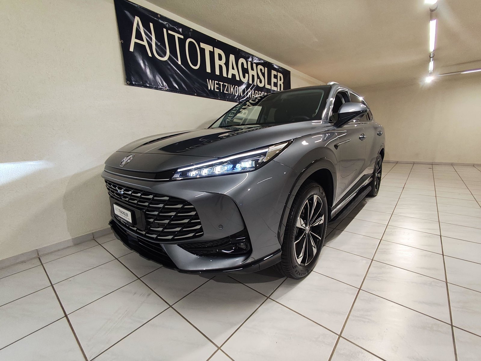 MG HS 1.5 PHEV Luxury, Plug-in-Hybrid Benzin/Elektro, Neuwagen, Automatik - 2