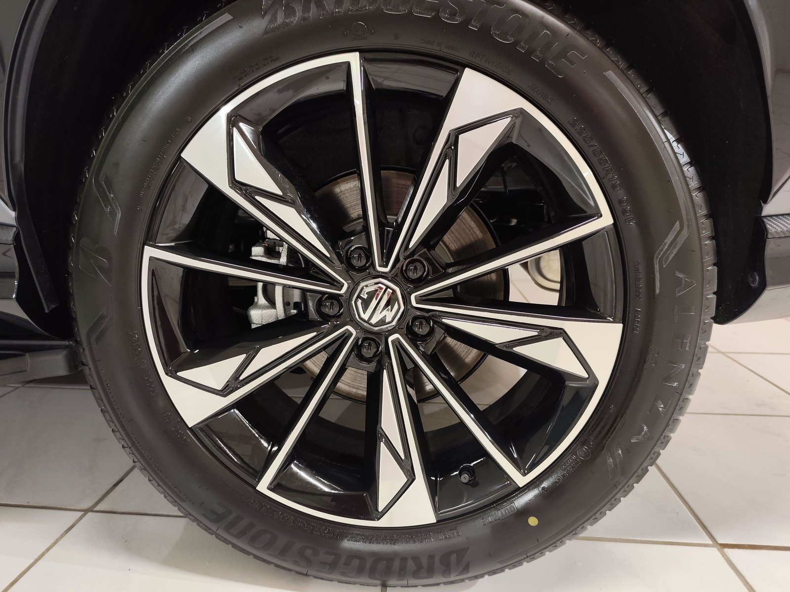 MG HS 1.5 PHEV Luxury, Plug-in-Hybrid Benzin/Elektro, Neuwagen, Automatik - 6