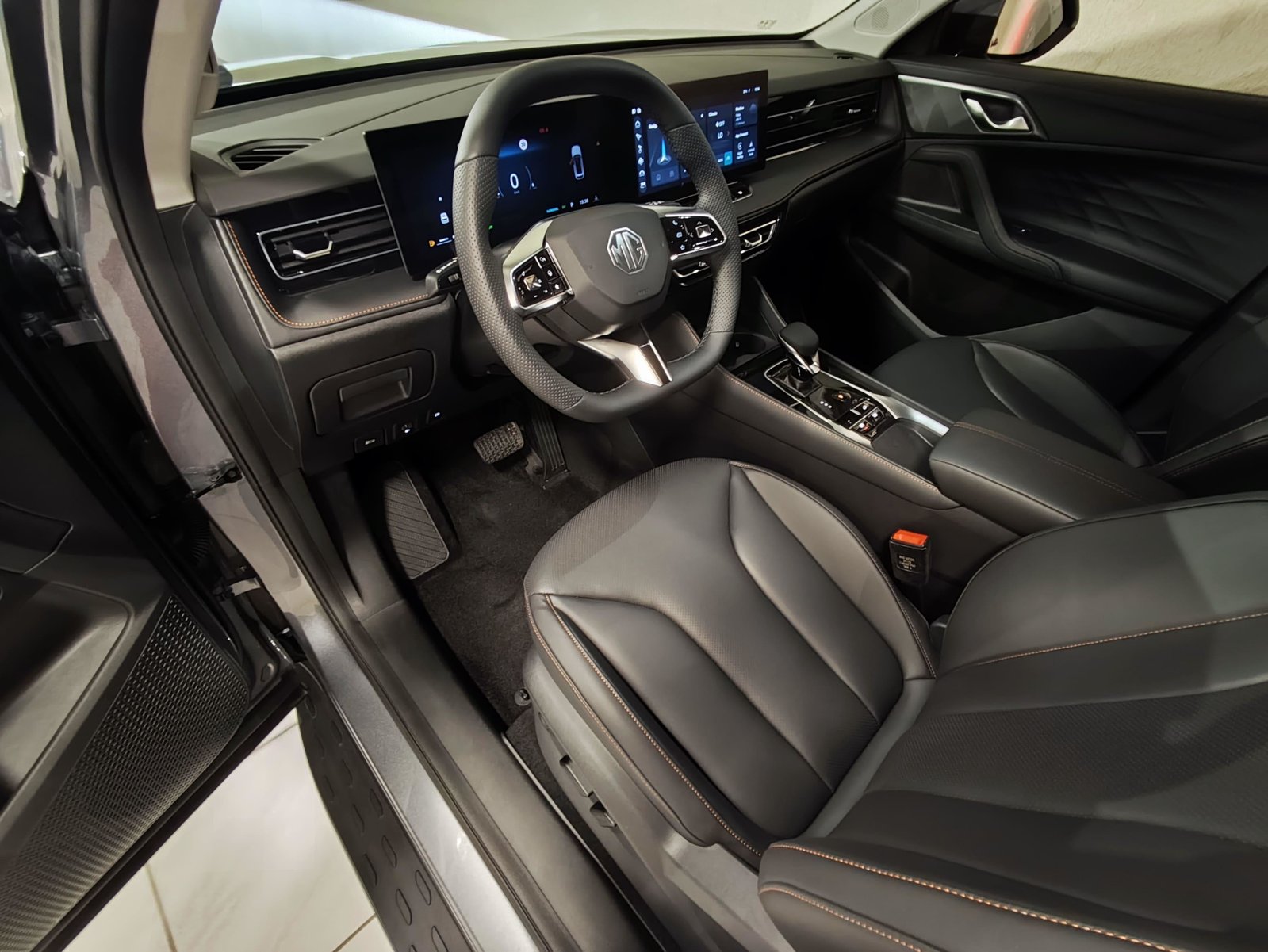 MG HS 1.5 PHEV Luxury, Plug-in-Hybrid Benzin/Elektro, Neuwagen, Automatik - 7
