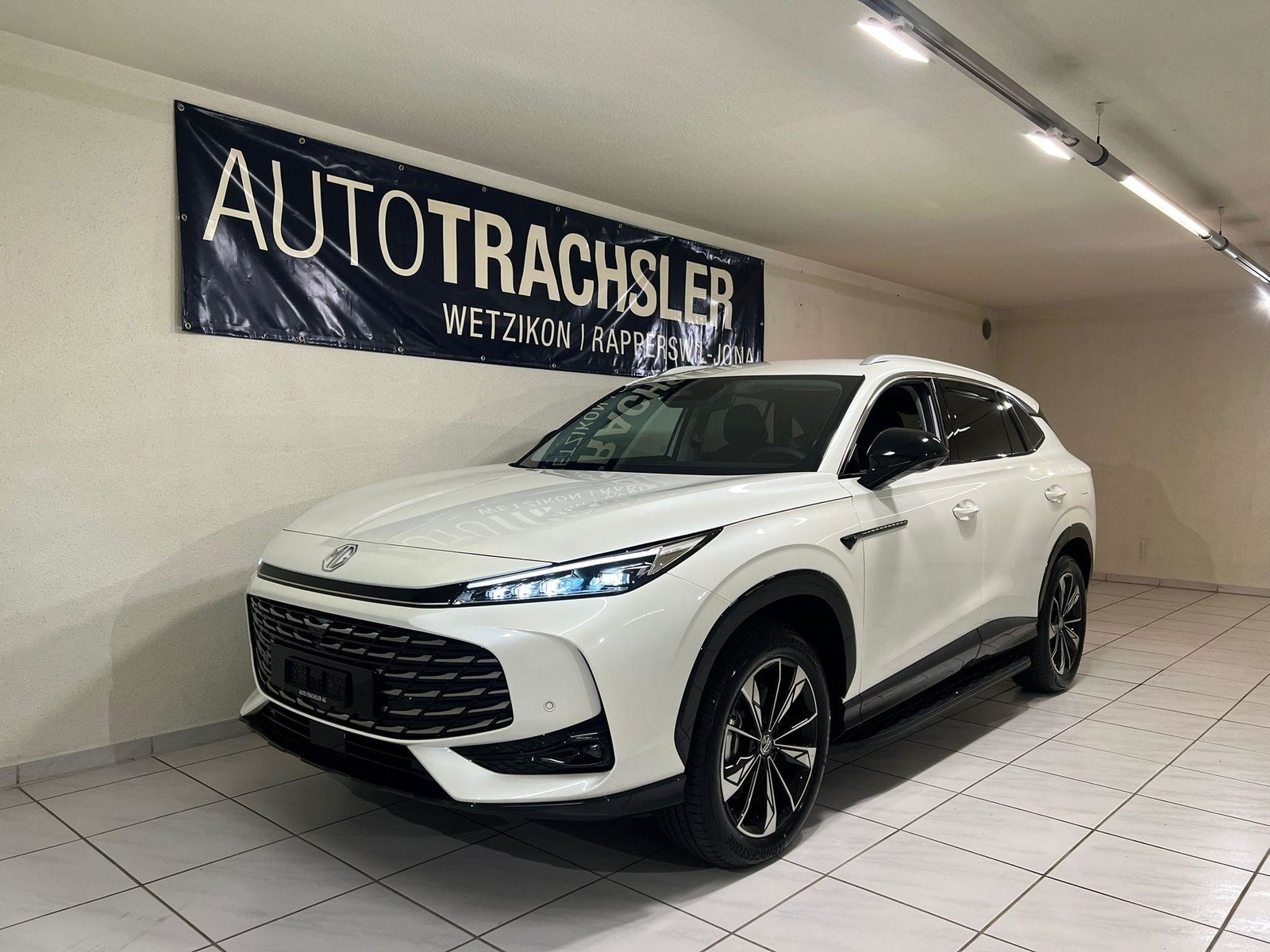 MG HS 1.5 PHEV Luxury, Plug-in-Hybrid Benzin/Elektro, Neuwagen, Automatik - 2