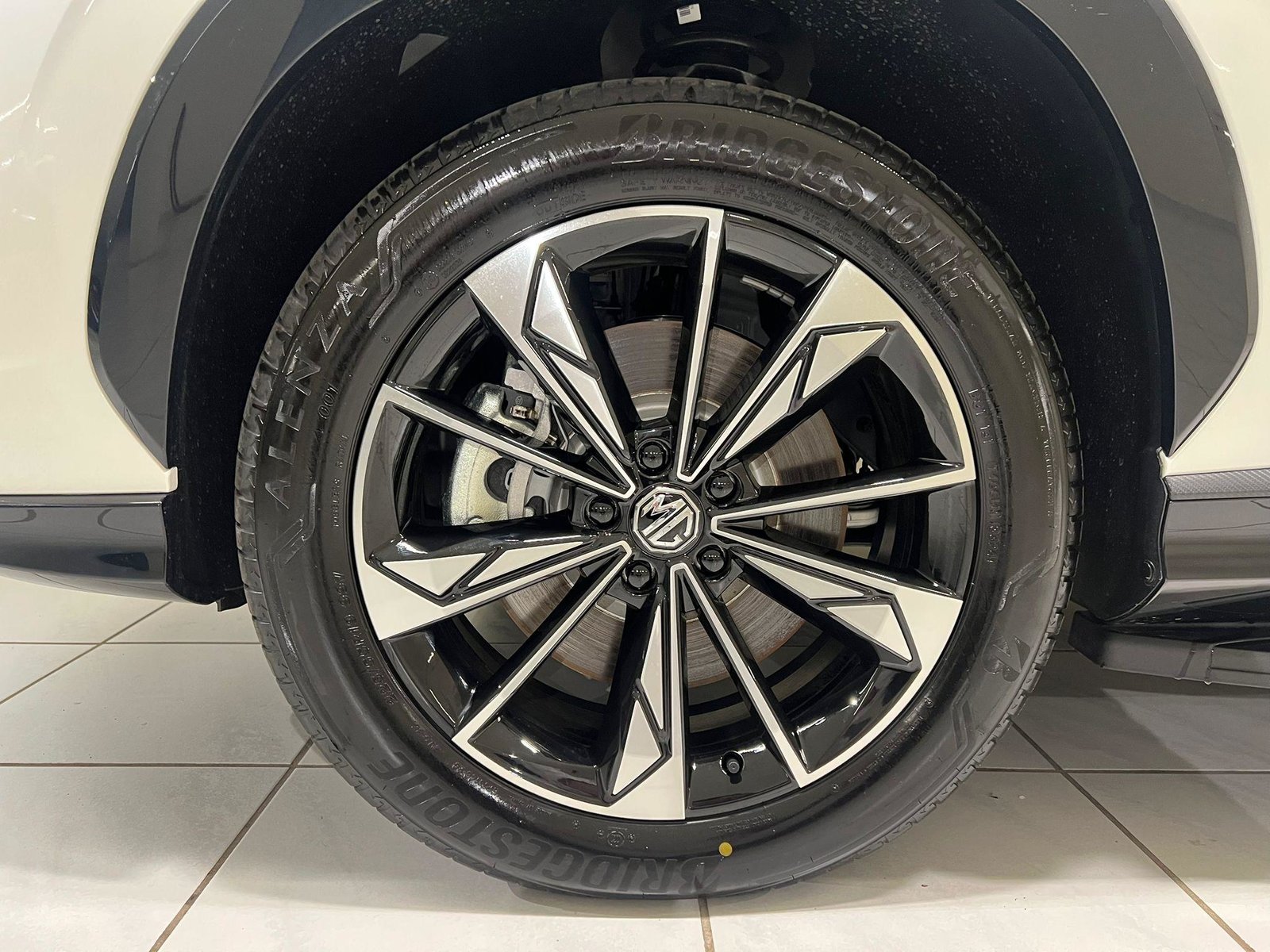 MG HS 1.5 PHEV Luxury, Plug-in-Hybrid Benzin/Elektro, Neuwagen, Automatik - 6