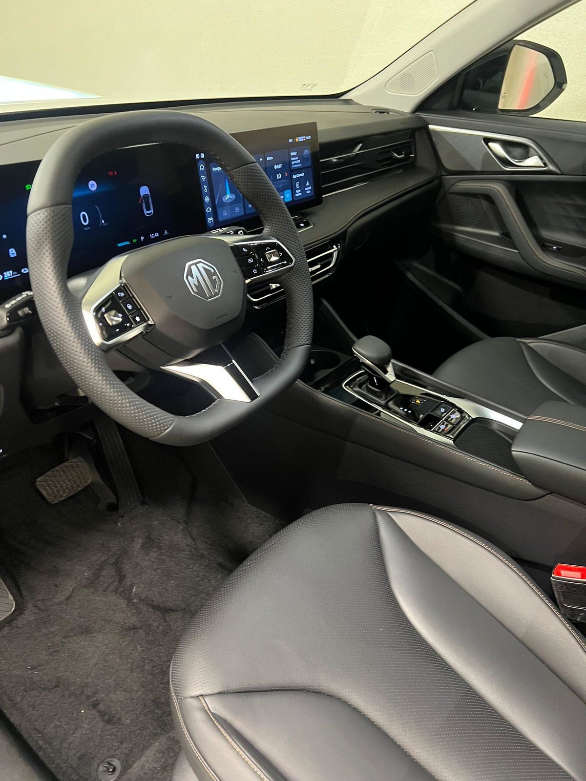 MG HS 1.5 PHEV Luxury, Plug-in-Hybrid Benzin/Elektro, Neuwagen, Automatik - 7