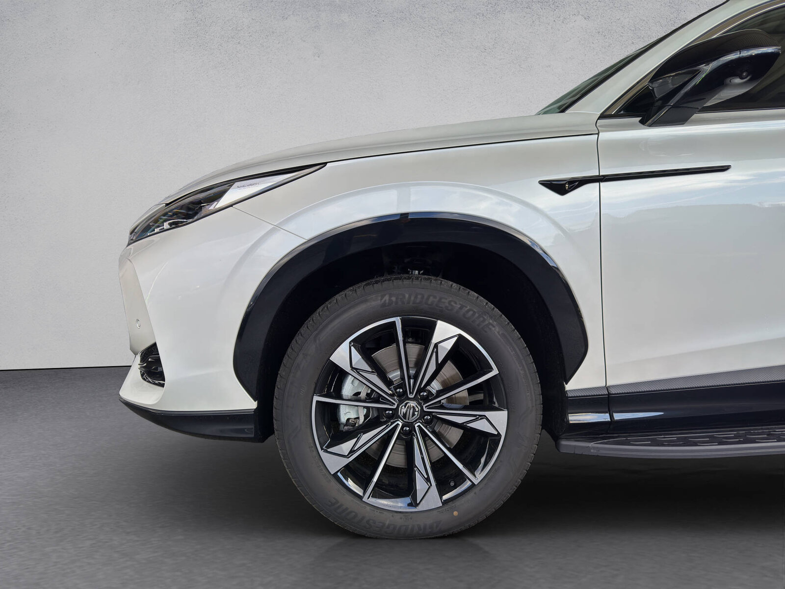 MG HS 1.5 PHEV Luxury, Plug-in-Hybrid Petrol/Electric, New car, Automatic - 4