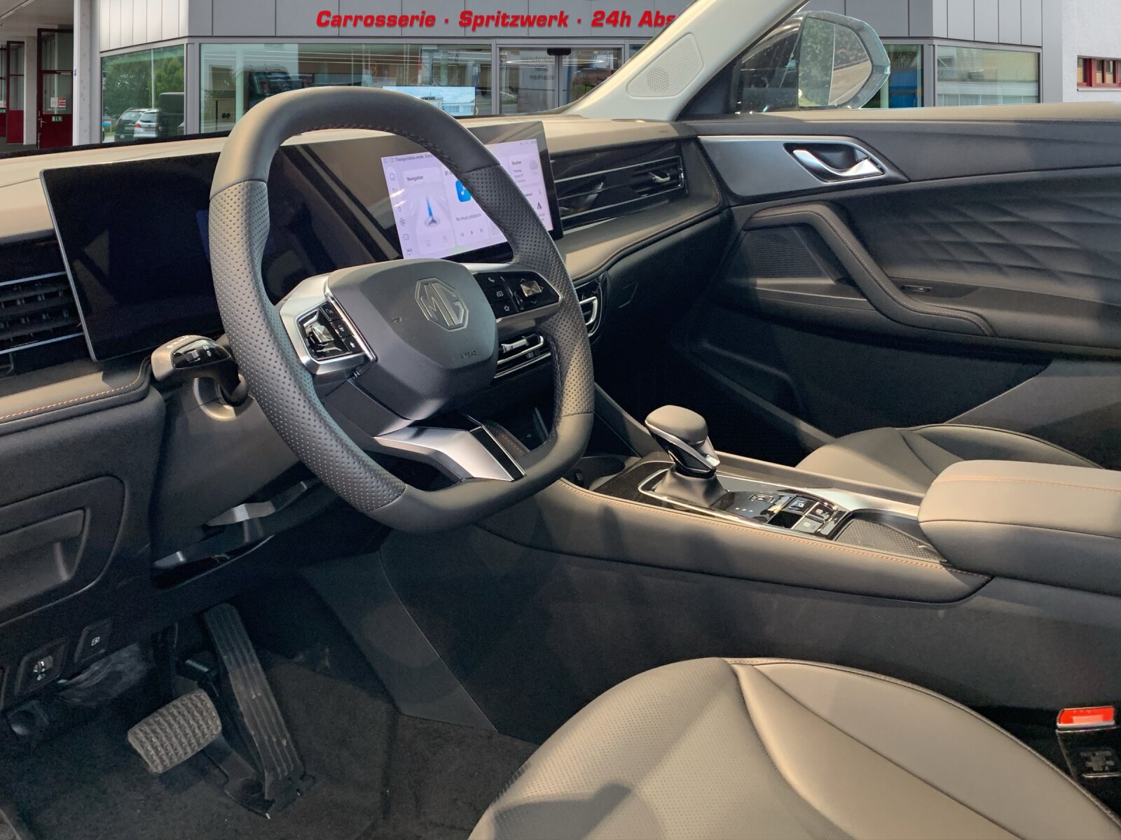 MG HS 1.5 PHEV Luxury, Plug-in-Hybrid Petrol/Electric, New car, Automatic - 7