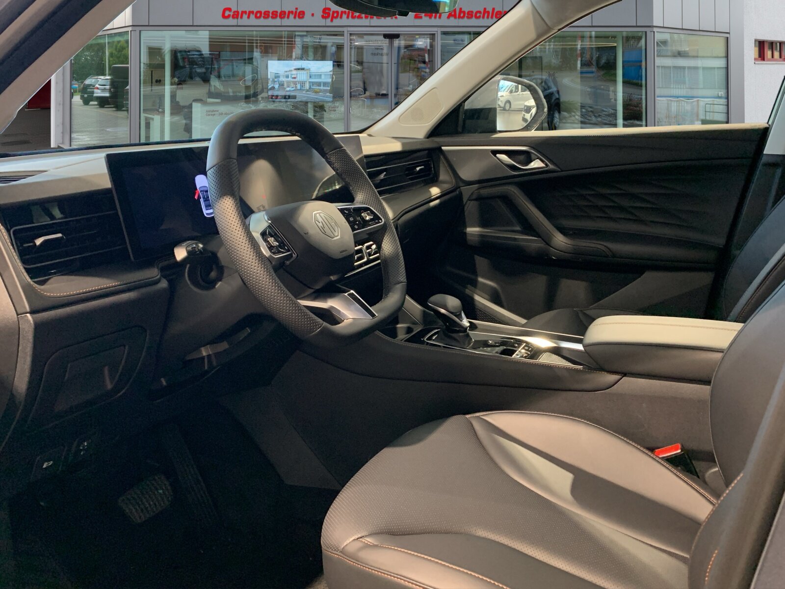 MG HS 1.5 Hybrid Luxury, Full-Hybrid Petrol/Electric, New car, Automatic - 7
