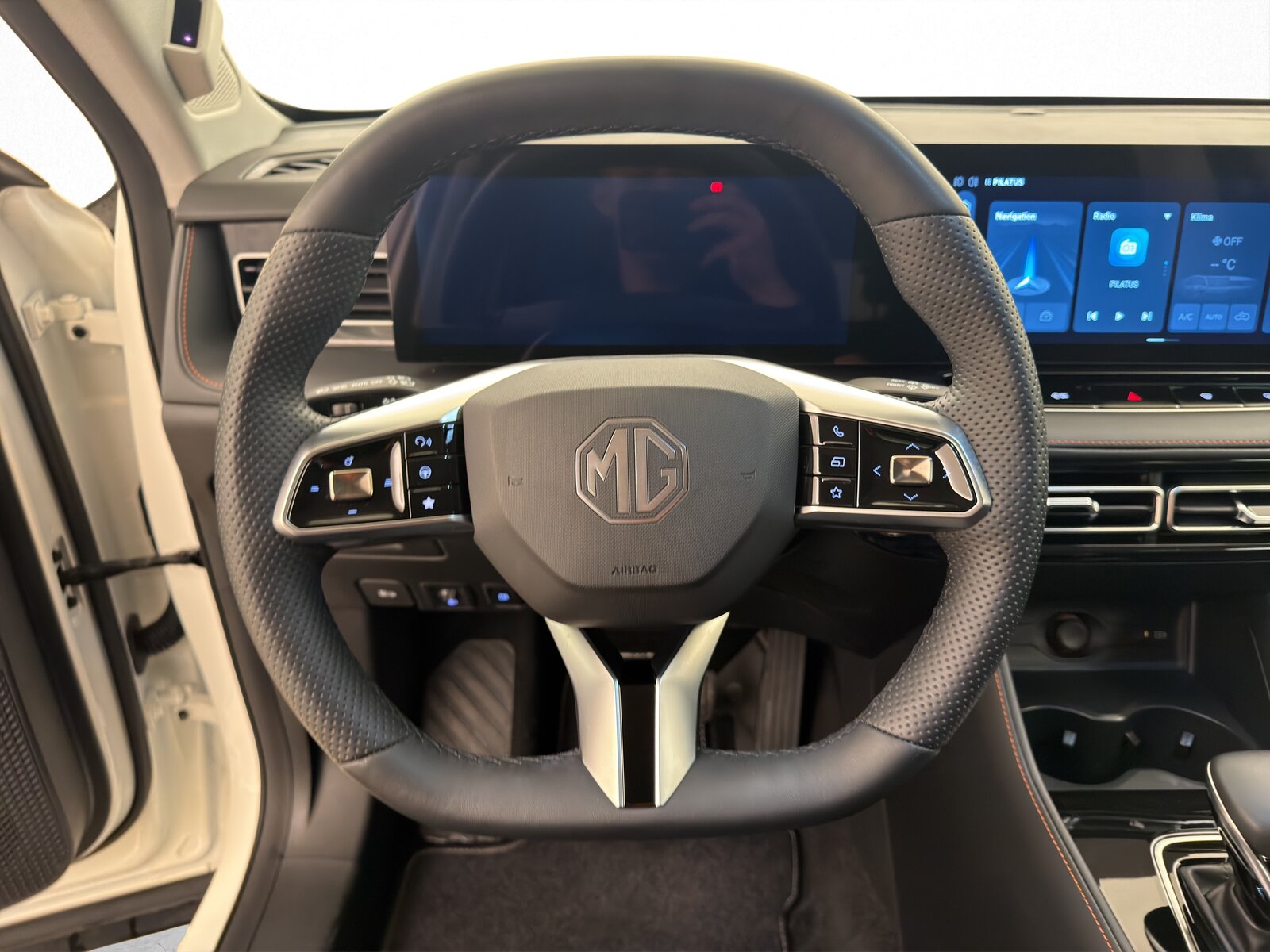 MG MG HS, Plug-in-Hybrid Petrol/Electric, Second hand / Used, Automatic - 7